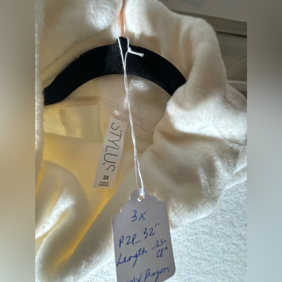 Stylus Soft Fluffy Turtle Neck Cuffed Sleeve Sweater-Size 3X - Picture 7 of 9